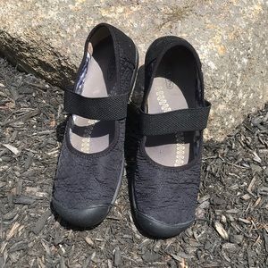 Keen Mary Jane Shoes (size 10)